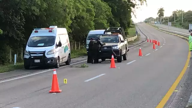 Al lugar llegaron elementos del Servicio Médico Forense (SEMEFO), que se vieron en la necesidad de cerrar el tramo carretero