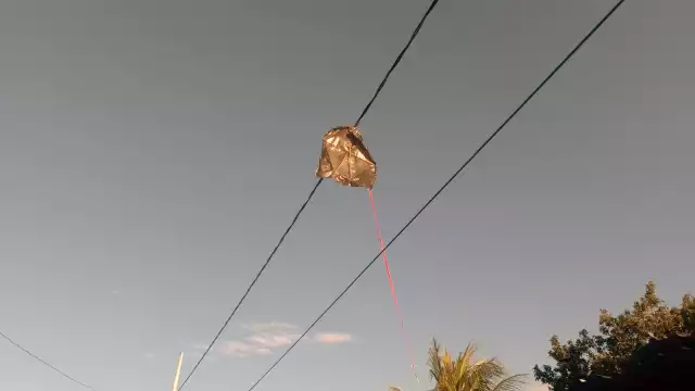 Los papeles y maderas terminan muchas veces sobre el tendido