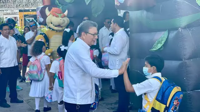 Alumnos de educación básica retornarán a clases el 8 de enero