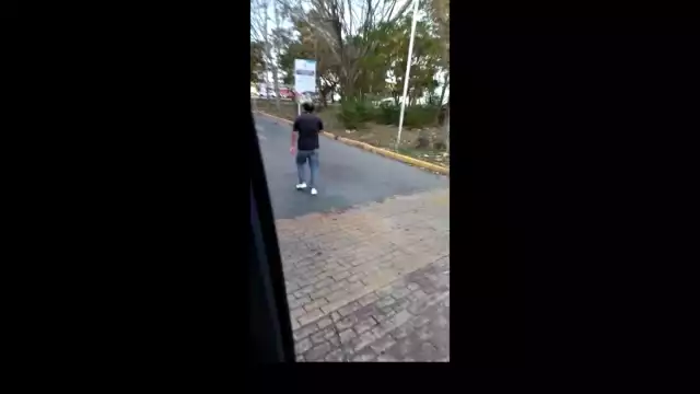 El hombre provocó un escándalo en la unidad de transporte