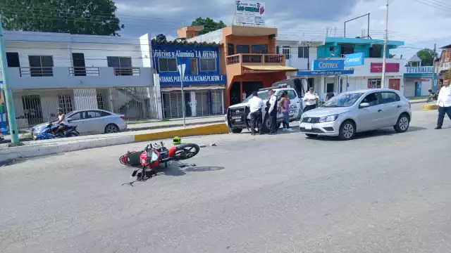 Violación de alto obligatorio provoca choque en Campeche