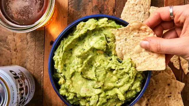 El guacamole es una de las botanas favoritas para ver el Super Bowl