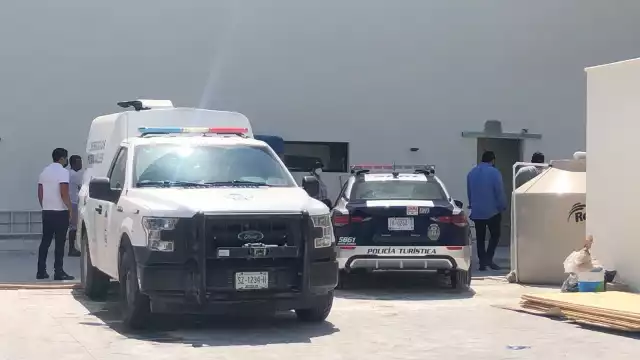Fue el personal de un corporativo el que alertó a la Policía sobre el fallecimiento de un trabajador en el área turística de Cancún