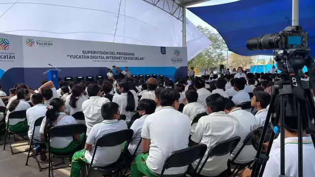 Mauricio Vila supervisa avances del programa Yucatán Digital