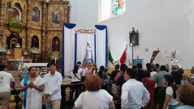 Fieles participan con gran devoción en el protocolo religioso de descenso de Nuestra Señora