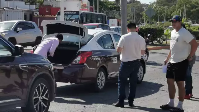 Choque por alcance entre taxi y vehículo particular en Francisco I. Madero