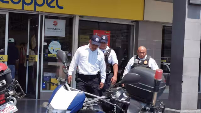 El agresor no fue detenido y abandonó el sitio sin dar declaraciones.