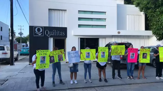Familiares se plantaron afuera de Qualitad en Cancún