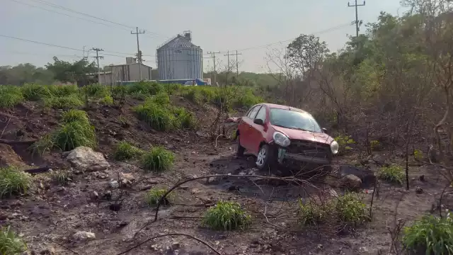 No se encontraron restos de sangre en el interior del coche, por lo que se presume no hay heridos.