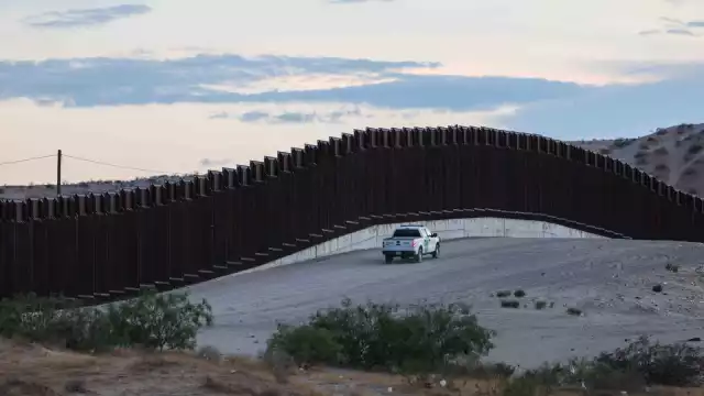 Las víctimas eran parte de un grupo de migrantes que se pararon junto a un camino para tomar agua.