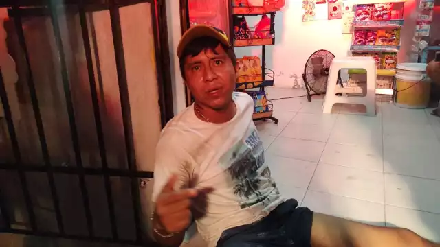 El hombre pudo escapar de la paliza y llegar a su casa