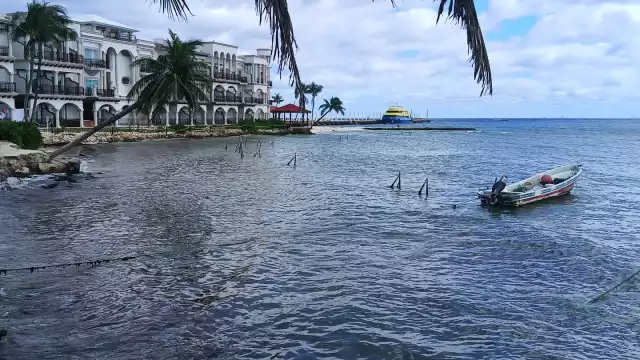Organizaciones ambientalistas se oponen a la extracción de arena frente a Playa Mamitas para verterla en el Recodo.