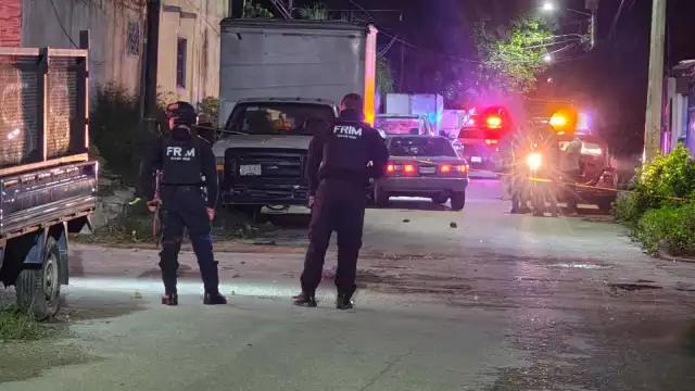 Peritos aseguraron  más de 10 casquillos  de distintos calibres  en la zona, donde  testigos vieron a  cuatro agresores