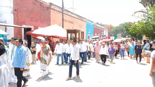 Devotos celebran con una ceremonia eucarística y una procesión al patrono de Tekantó