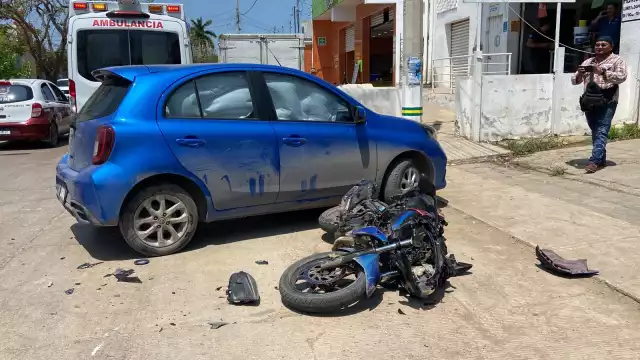 La motocicleta resultó con graves daños materiales