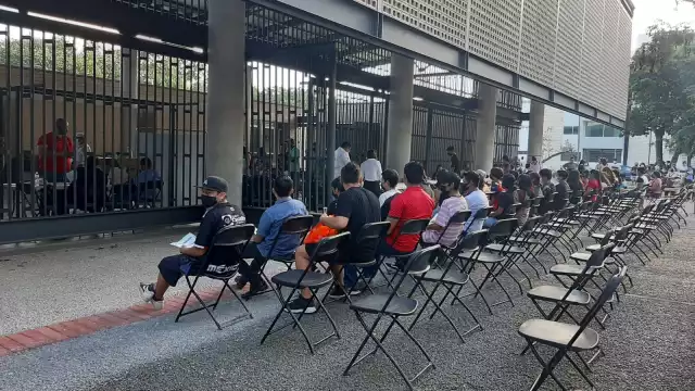 Los menores de 15 años acudieron con sus familiares a los módulos de vacunación anticovid que existen en Playa del Carmen