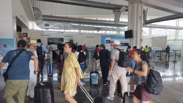 El aeropuerto de Campeche lució mucho movimiento este domingo