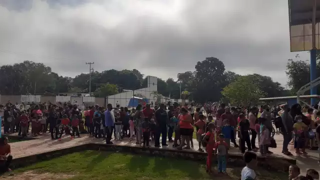 Las filas en los módulos de vacunación en los municipios de José María Morelos y Carrillo Puerto en Quintana Roo tuvieron una afluencia promedio de 500 personas