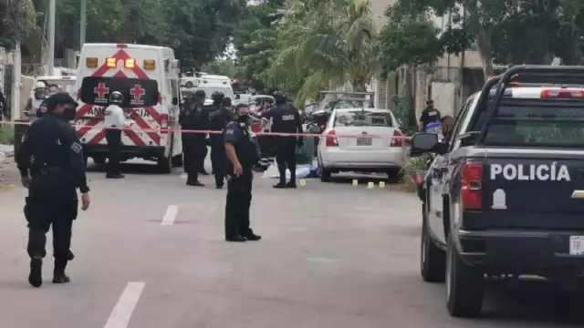 Policías y personal de la FGE Quintana Roo acudieron a ambas zonas del fraccionamiento Paraíso Maya de Cancún para las indagatorias correspondientes