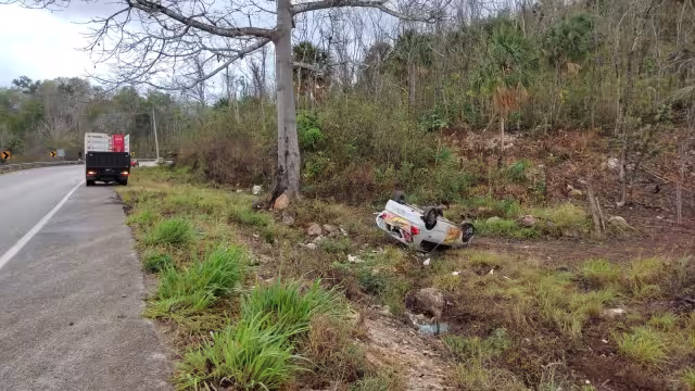 La mayoría de los accidentes ocurridos este viernes en la carretera José María Morelos-Polyuc se debieron a exceso de velocidad