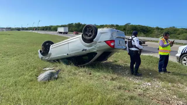 El conductor resultó herido tras volcar
