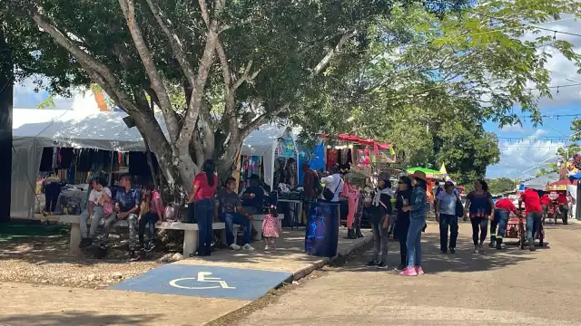 Se registra buena afluencia de personas en la Feria Xmatkuil este sábado