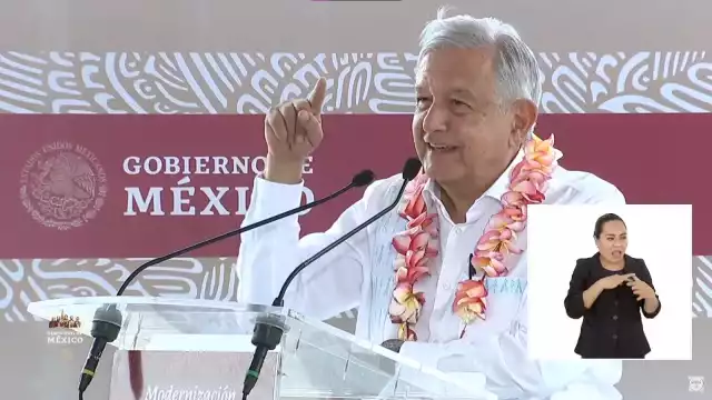 AMLO indicó que el compromiso con los habitantes de Salina Cruz se cumplirá en tiempo y forma, sobre todo para fortalecer esta zona del país