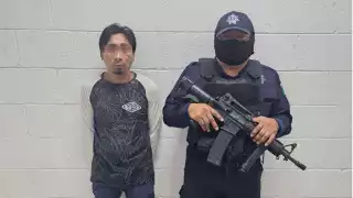 Detienen a sujeto por presuntos robos en una colonia en Cozumel