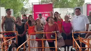 Durante la audiencia de La Voz del Pueblo, habitantes recibieron los vehículos por parte de autoridades