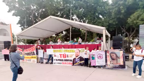 Los manifestantes, han solicitado una mesa de diálogo con Raciel López Salazar para solucionar la problemática, pero no han sido atendidos