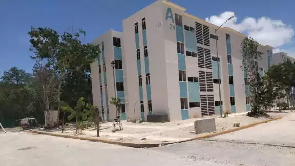 Las viviendas tendrán un tamaño estándar de 60 metros cuadrados, con dos recámaras, baño, sala, comedor, cocina y área de servicio Las viviendas tendrán un tamaño estándar de 60 metros cuadrados, con dos recámaras, baño, sala, comedor, cocina y área de servicio
