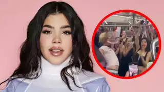 Kenia Os canta en vivo en el Metro de Monterrey