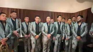 Integrantes de La Arrolladora envían saludos a Por Esto! durante su visita a Mérida