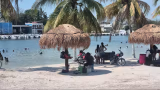 Familias champotoneras disfrutan Boca del Río para mitigar el calor