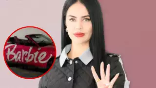 Cristal Pelayo Rodríguez llega en coche de 'Barbie' al Senado de la República