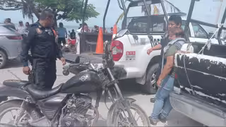 Choque frontal de motocicletas deja un lesionado en Seybaplaya