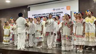 Estudiantes de Yucatán participan en el concurso de interpretación del Himno Nacional en maya