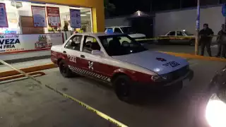 El conductor del taxi pensó que el hombre se había quedado dormido