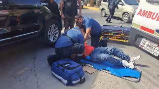 Motociclista no respeta el alto y termina lesionado en Tulum