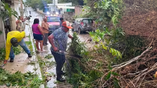 Tromba afecta a Hopelchén y Campeche; basura obstruyó drenajes