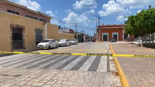 Camión de mudanzas revienta cables y provoca apagón en el barrio de Santa Ana, Campeche
