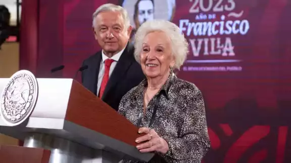 AMLO recibe a Estela de Carlotto en su conferencia mañanera AMLO recibe a Estela de Carlotto en su conferencia mañanera