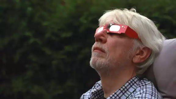 Lentes especiales para ver el eclipse solar 2023