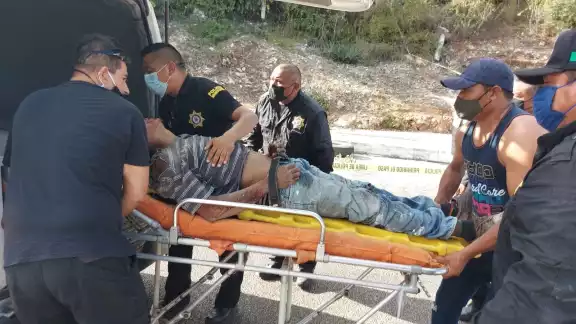 La unidad se estrelló contra la base del cerro de laja tras dar un aparente zigzagueo por la pérdida de control de la guía, la cual fue impulsada por la velocidad que llevaba La unidad se estrelló contra la base del cerro de laja tras dar un aparente zigzagueo por la pérdida de control de la guía, la cual fue impulsada por la velocidad que llevaba