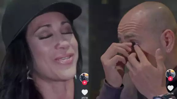 Rafa Jaime se quita el ojo en entrevista con Mónica Noguera Rafa Jaime se quita el ojo en entrevista con Mónica Noguera