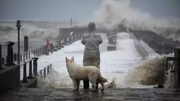 Tormenta Ciarán deja 16 muertos en Europa Tormenta Ciarán deja 16 muertos en Europa