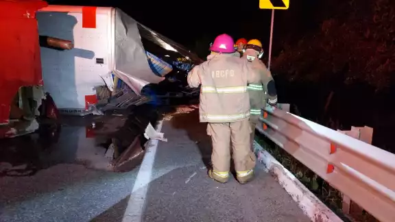 El accidente se registró previo a la caseta ubicada entre Ciudad del Carmen y la Península de Atasta El accidente se registró previo a la caseta ubicada entre Ciudad del Carmen y la Península de Atasta