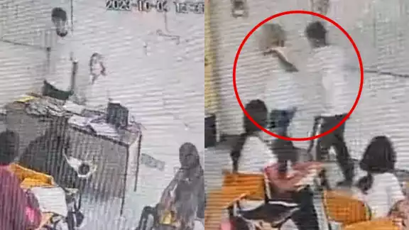 Alumno de secundaria ataca a puñaladas a su profesora en Coahuila Alumno de secundaria ataca a puñaladas a su profesora en Coahuila