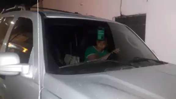 El muchacho no reaccionaba a los llamados de rescatistas para saber dónde le dolía El muchacho no reaccionaba a los llamados de rescatistas para saber dónde le dolía