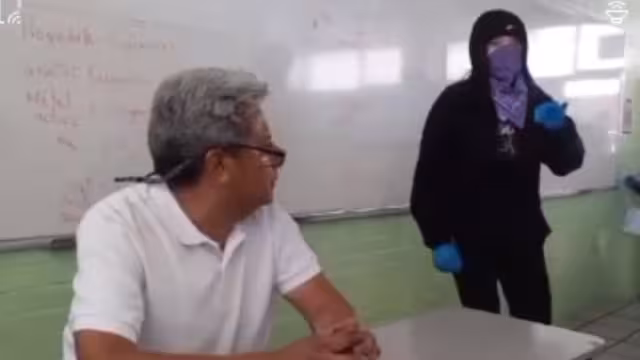 Profesor del IPN es golpeado por grupo de mujeres encapuchadas